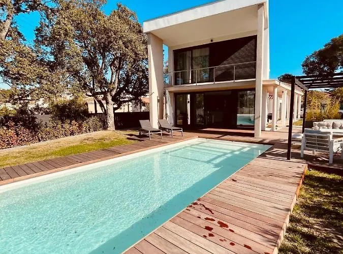 Magnifique Contemporaine Climatisee Piscine Ref Notre Dame *